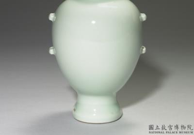 图片[3]-Lidded vase with tubular handles and loops in green glaze, Qing dynasty, Yongzheng reign (1723-1735)-China Archive